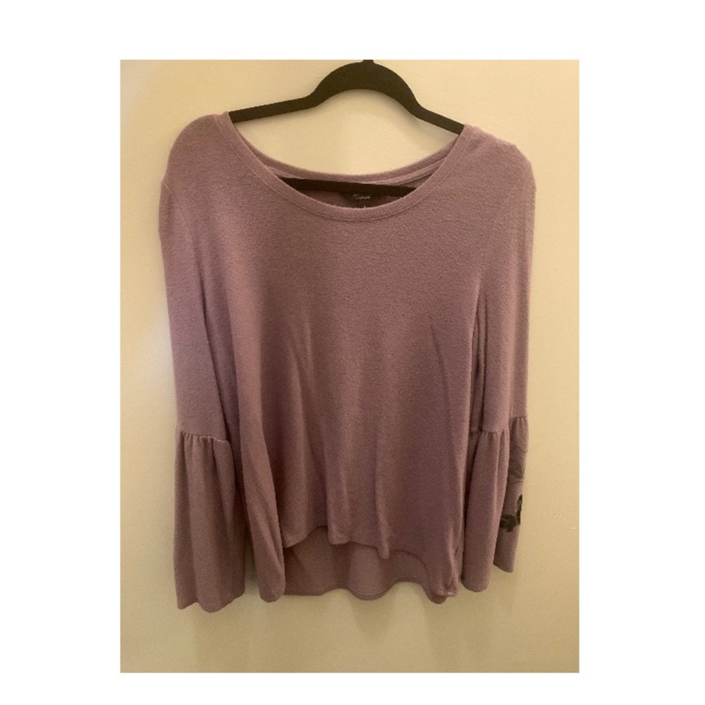 Bell sleeve embroidered top